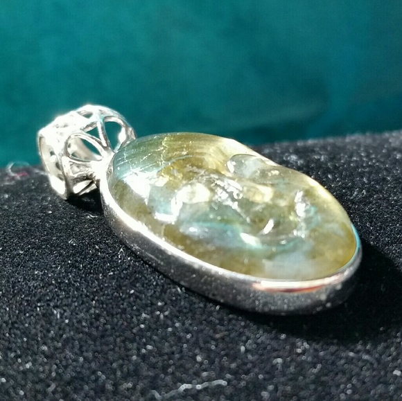 .925 Silver Carved Labradorite Face Pendant - Picture 2 of 8